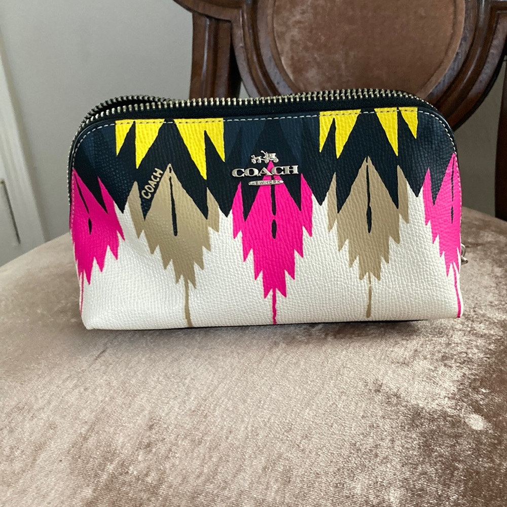 Coach Retired Leather Cosmetic zip Pouch Tribal Pattern